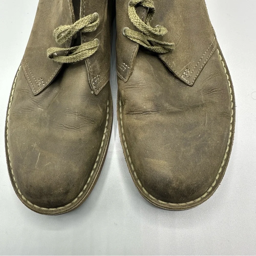 Clarks 15522 Greenish Gray Distressed Leather Chukka Boots Men's Size 8.5